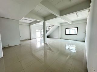 À vendre 12 chambres local commercial à Si Racha, Chonburi