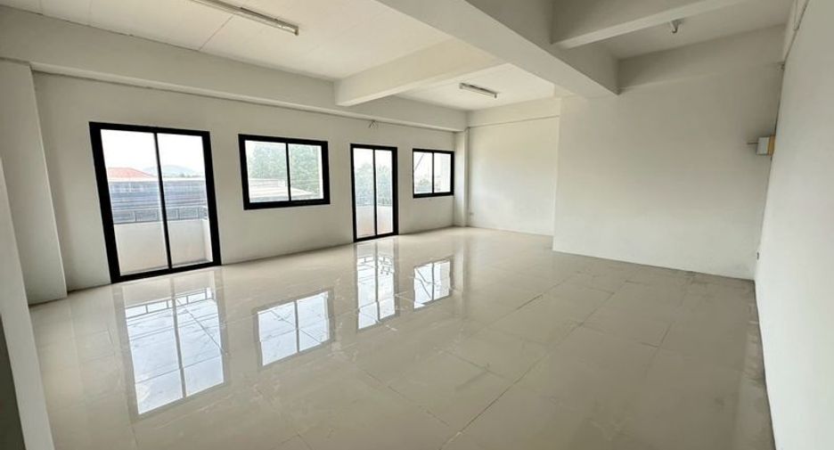 À vendre 12 chambres local commercial à Si Racha, Chonburi