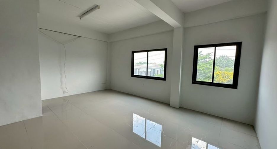 À vendre 12 chambres local commercial à Si Racha, Chonburi