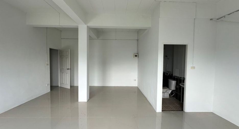 À vendre 12 chambres local commercial à Si Racha, Chonburi