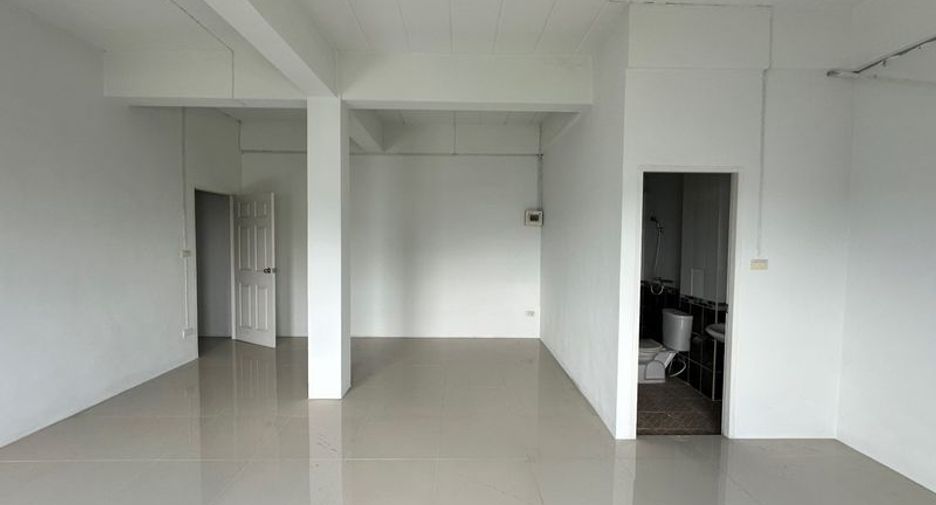 À vendre 12 chambres local commercial à Si Racha, Chonburi