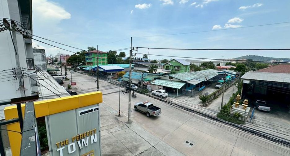 À vendre 12 chambres local commercial à Si Racha, Chonburi