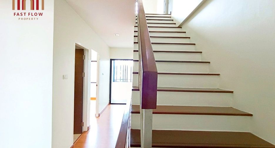 For sale 3 bedrooms townhouse in Don Mueang, Bangkok