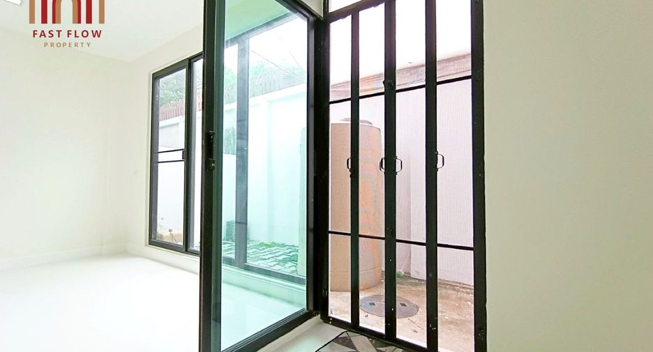 For sale 3 bedrooms townhouse in Don Mueang, Bangkok