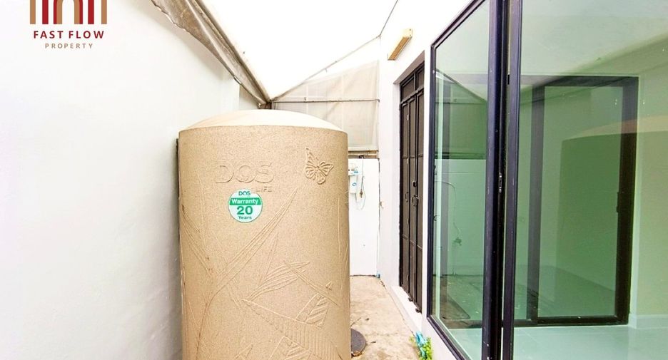 For sale 3 bedrooms townhouse in Don Mueang, Bangkok