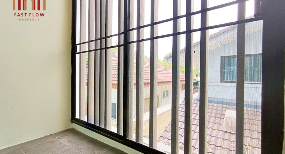 For sale 3 bedrooms townhouse in Don Mueang, Bangkok