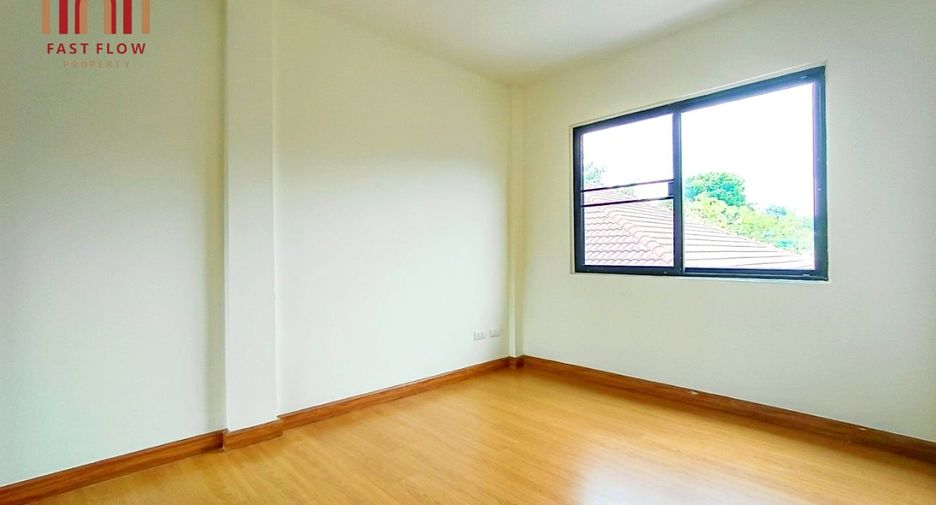 For sale 3 bedrooms townhouse in Don Mueang, Bangkok