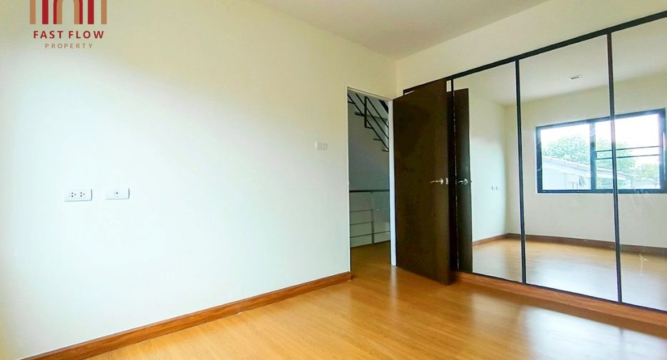 For sale 3 bedrooms townhouse in Don Mueang, Bangkok
