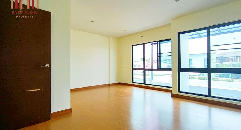 For sale 3 bedrooms townhouse in Don Mueang, Bangkok