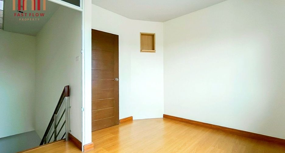 For sale 3 bedrooms townhouse in Don Mueang, Bangkok