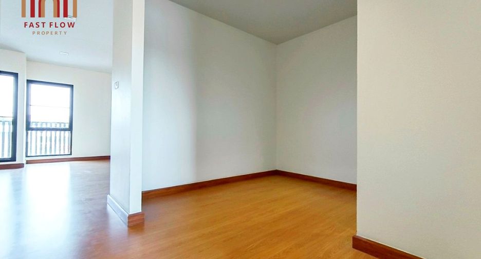 For sale 3 bedrooms townhouse in Don Mueang, Bangkok