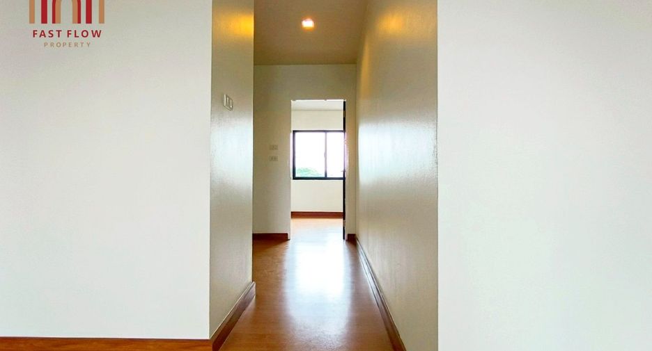 For sale 3 bedrooms townhouse in Don Mueang, Bangkok
