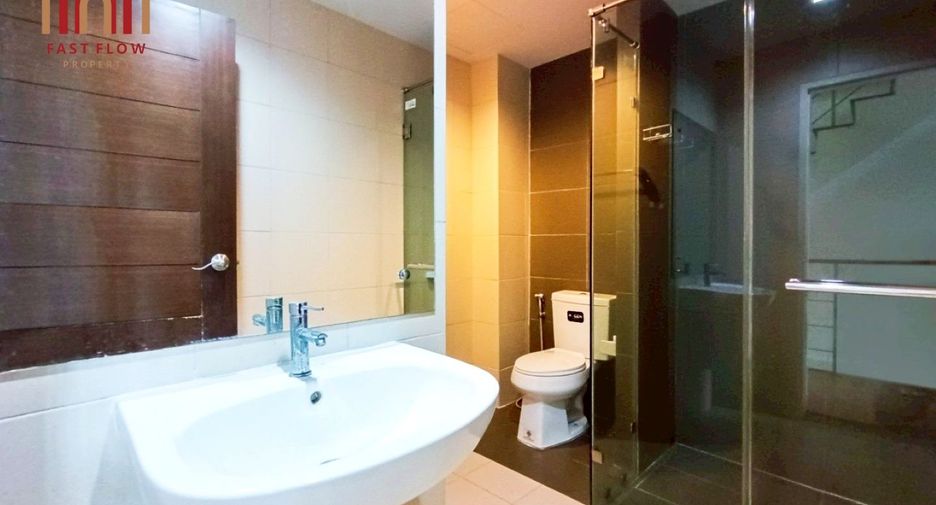 For sale 3 bedrooms townhouse in Don Mueang, Bangkok
