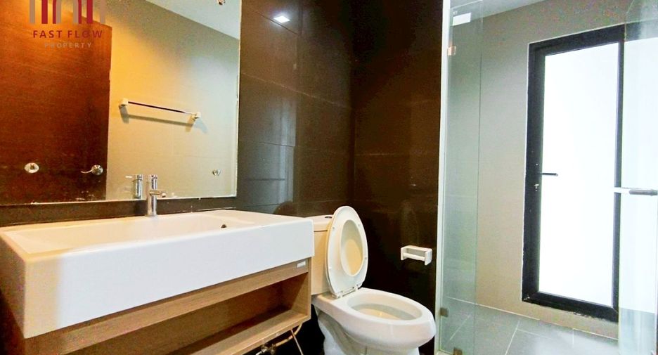 For sale 3 bedrooms townhouse in Don Mueang, Bangkok