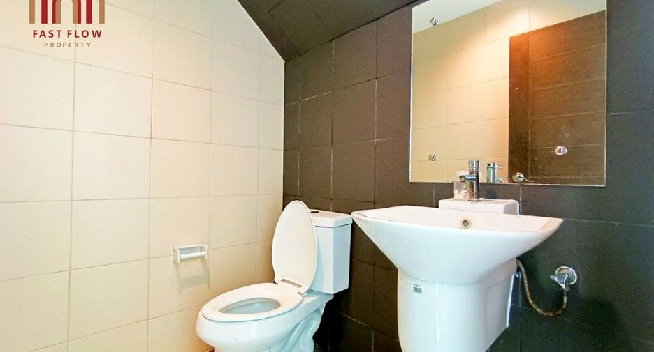 For sale 3 bedrooms townhouse in Don Mueang, Bangkok
