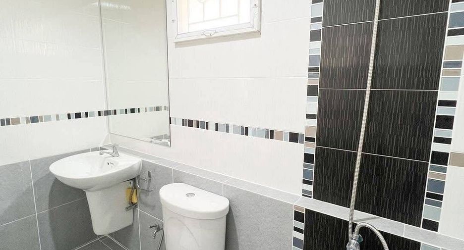 For sale 3 bedrooms house in Si Racha, Chonburi