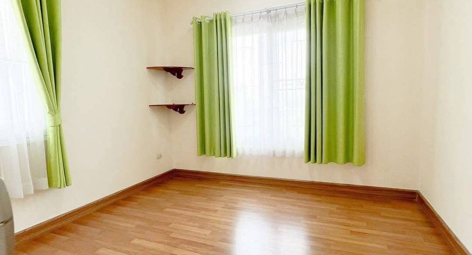 For sale 3 bedrooms house in Si Racha, Chonburi