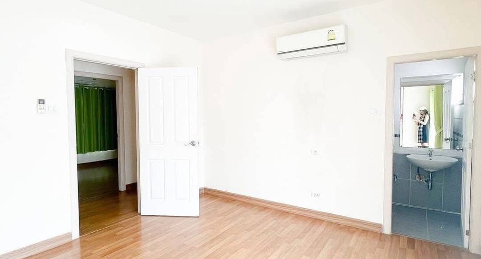 For sale 3 bedrooms house in Si Racha, Chonburi