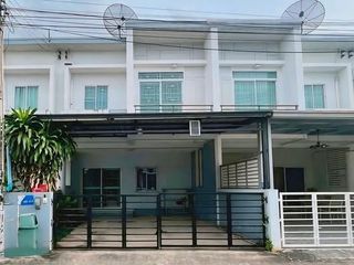 3 Bedroom Townhouse In Si Racha, Chonburi