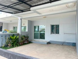 Reihenhaus zur Miete und zum Kauf mit 3 Zimmer in Si Racha, Chonburi