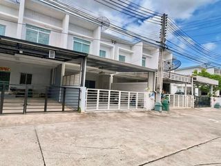 Reihenhaus zur Miete und zum Kauf mit 3 Zimmer in Si Racha, Chonburi