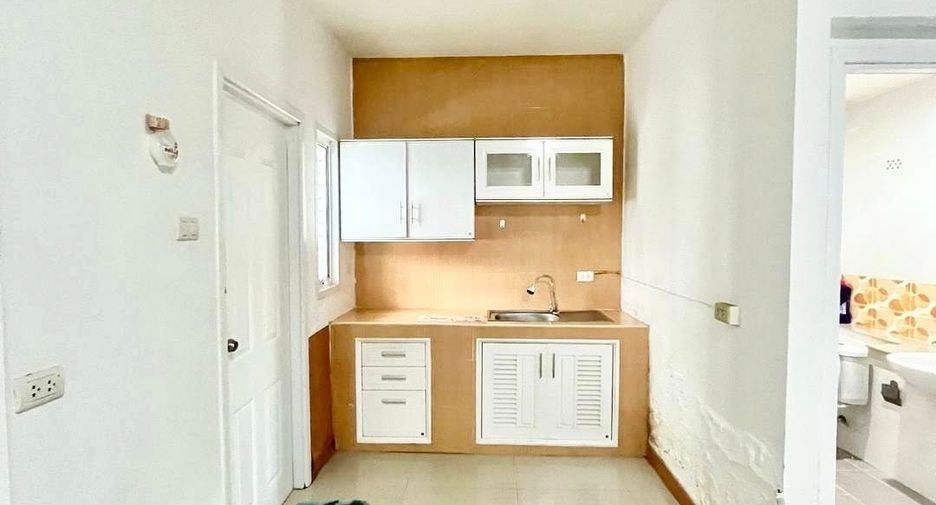 For rent and for sale 3 bedrooms townhouse in Si Racha, Chonburi