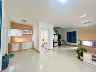 Reihenhaus zur Miete und zum Kauf mit 3 Zimmer in Si Racha, Chonburi