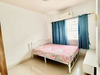 Reihenhaus zur Miete und zum Kauf mit 3 Zimmer in Si Racha, Chonburi