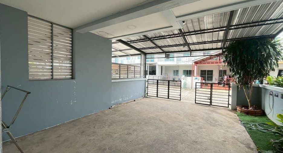 For rent and for sale 3 bedrooms townhouse in Si Racha, Chonburi