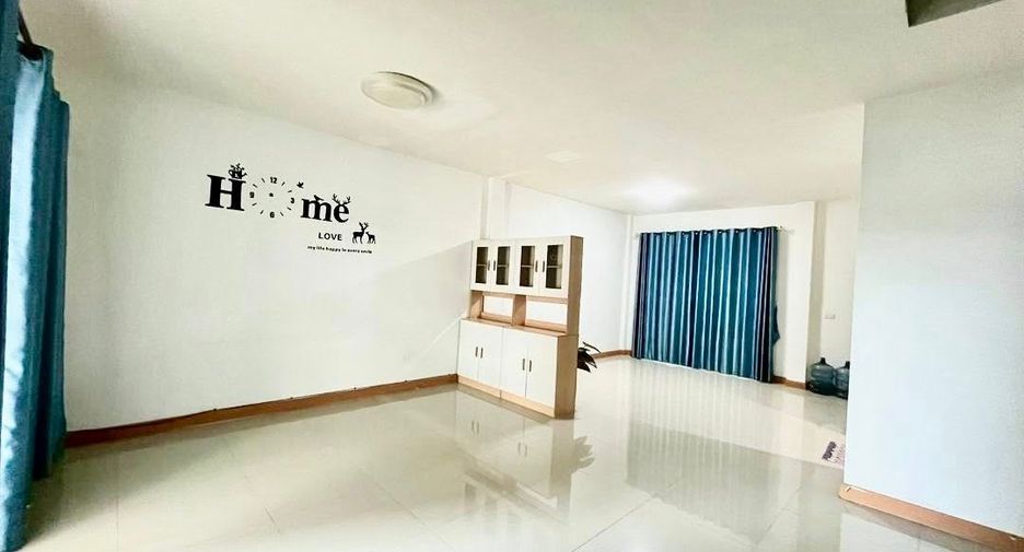 For rent and for sale 3 bedrooms townhouse in Si Racha, Chonburi