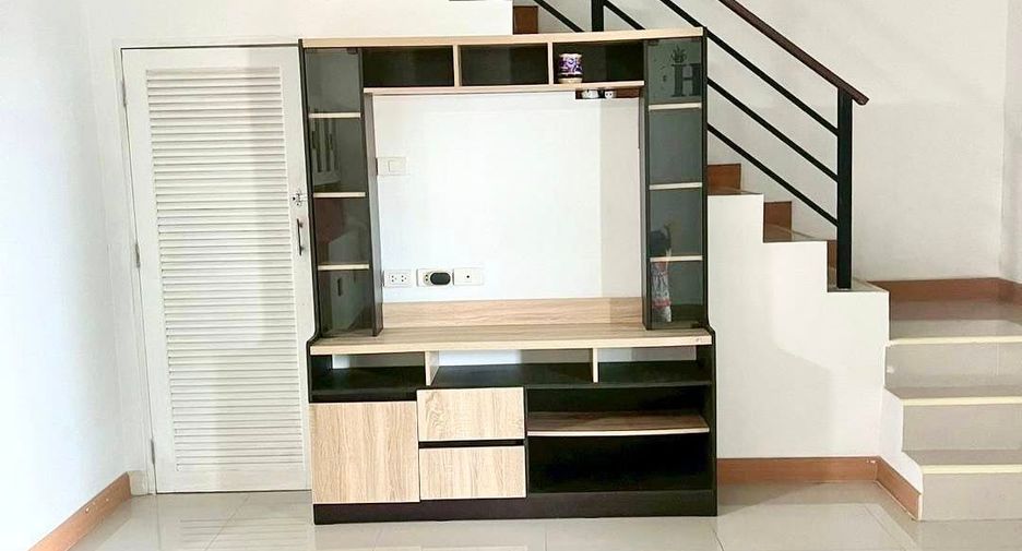 For rent and for sale 3 bedrooms townhouse in Si Racha, Chonburi