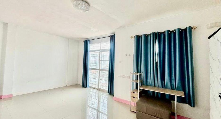 For rent and for sale 3 bedrooms townhouse in Si Racha, Chonburi