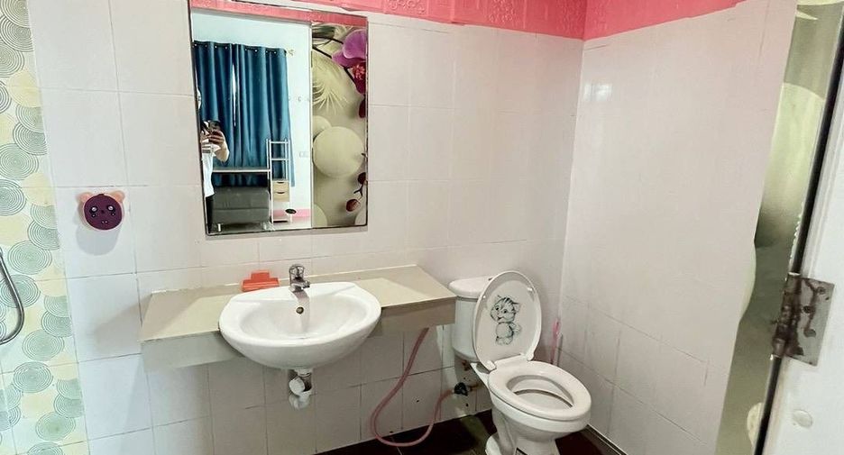 For rent and for sale 3 bedrooms townhouse in Si Racha, Chonburi