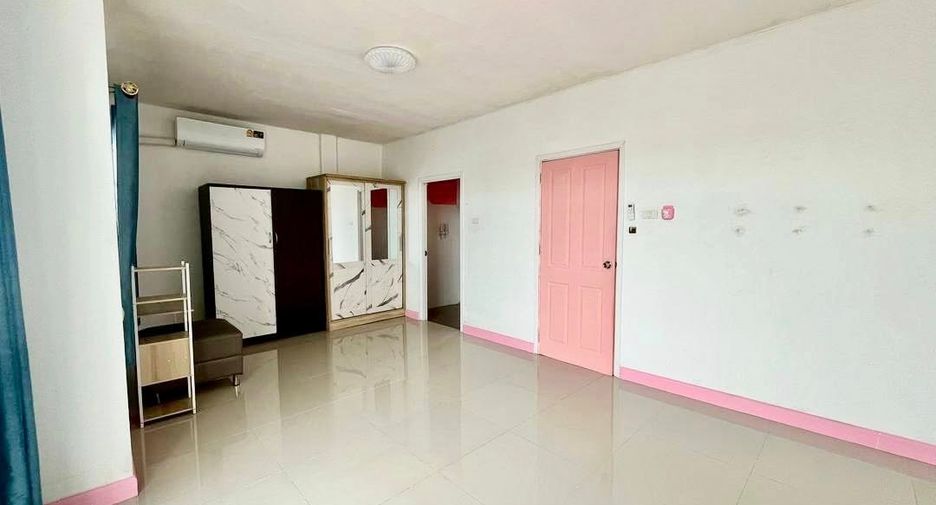 For rent and for sale 3 bedrooms townhouse in Si Racha, Chonburi