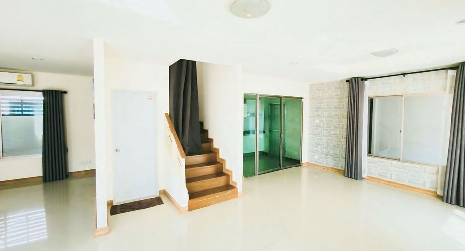 For sale 3 bedrooms house in Si Racha, Chonburi