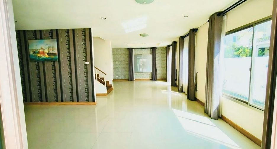 For sale 3 bedrooms house in Si Racha, Chonburi