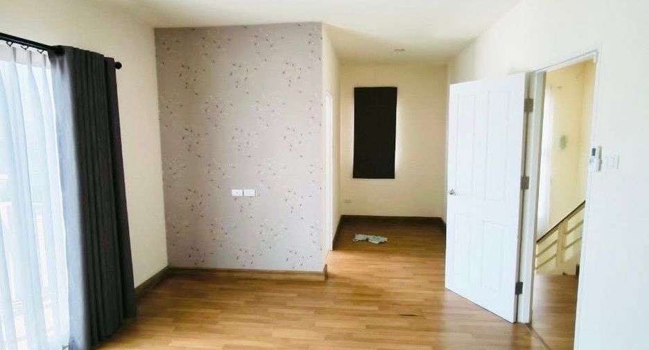 For sale 3 bedrooms house in Si Racha, Chonburi