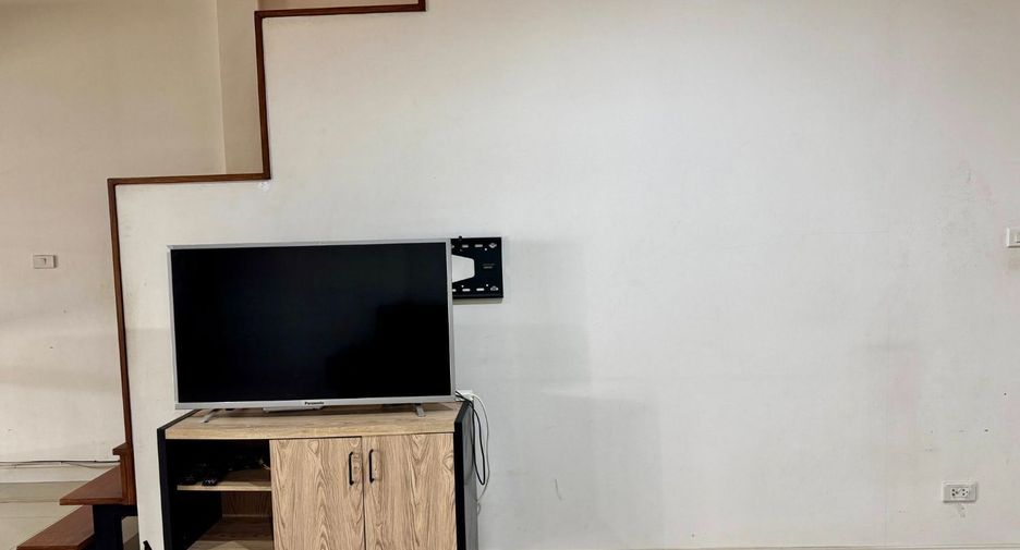 For rent 3 bedrooms townhouse in Si Racha, Chonburi