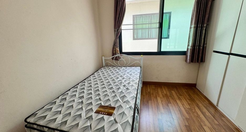 For rent 3 bedrooms townhouse in Si Racha, Chonburi