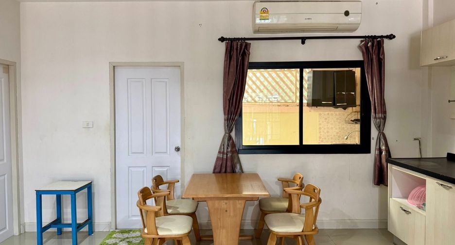 For rent 3 bedrooms townhouse in Si Racha, Chonburi