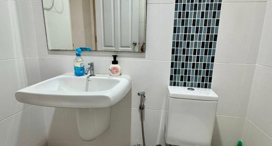 For rent 3 bedrooms townhouse in Si Racha, Chonburi