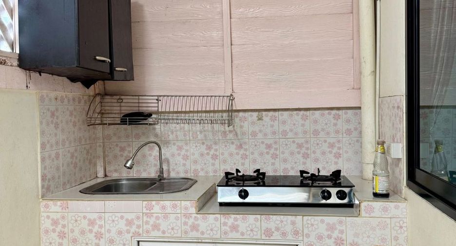 For rent 3 bedrooms townhouse in Si Racha, Chonburi