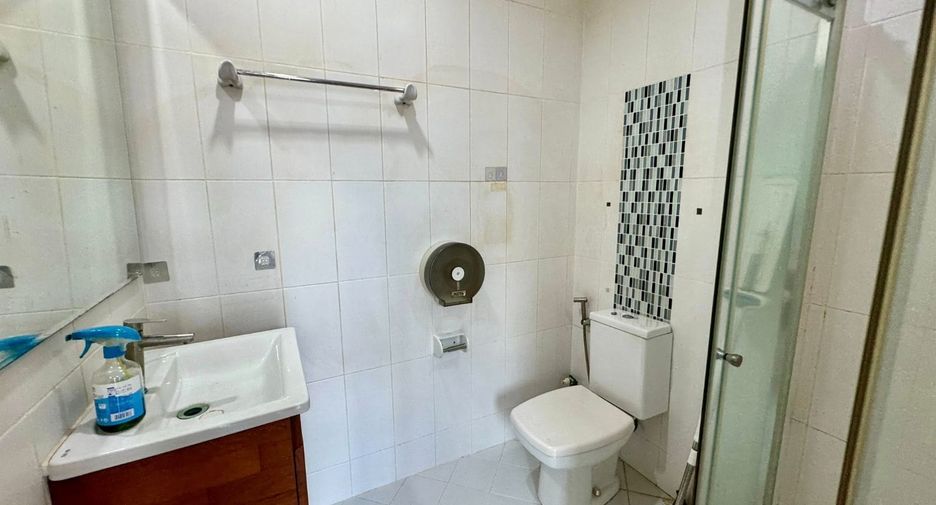 For rent 3 bedrooms townhouse in Si Racha, Chonburi