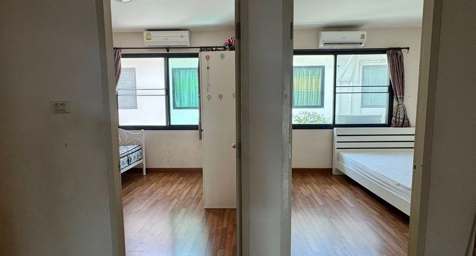 For rent 3 bedrooms townhouse in Si Racha, Chonburi