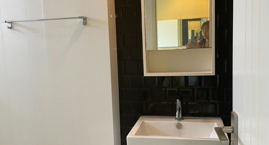 For sale 1 bed condo in Phra Khanong, Bangkok