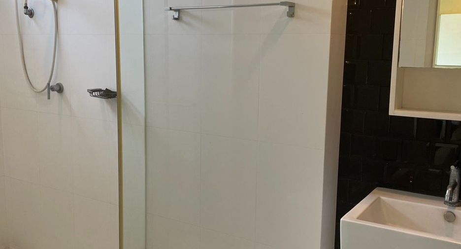 For sale 1 bed condo in Phra Khanong, Bangkok