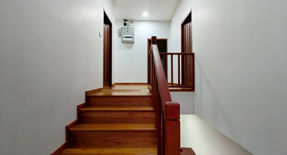For sale 4 bedrooms house in Don Mueang, Bangkok