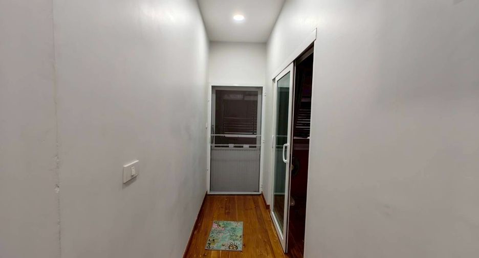 For sale 4 bedrooms house in Don Mueang, Bangkok