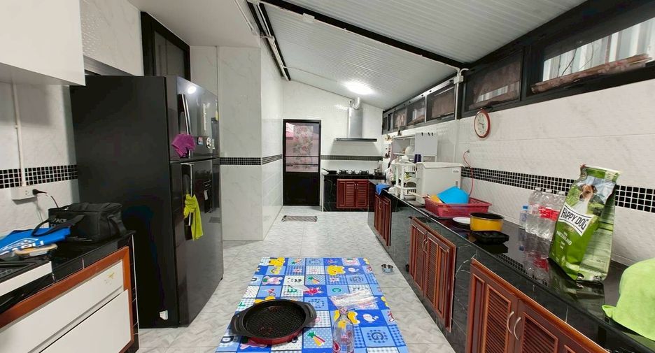 For sale 4 bedrooms house in Don Mueang, Bangkok