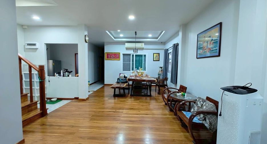 For sale 4 bedrooms house in Don Mueang, Bangkok